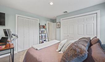 28 W Park Ave, Belford, NJ 07718