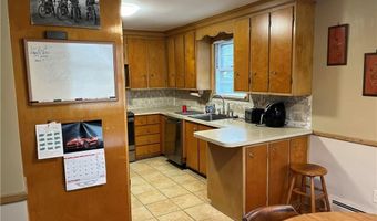 2 Cobble Hill Rd, Lincoln, RI 02865