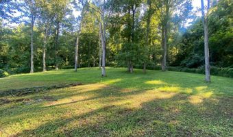 136 Lock Ln, Alum Creek, WV 25003