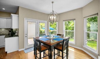 1136 New Ballwin Oaks Dr, Ballwin, MO 63021