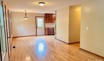 5 Springmill Dr, Asheville, NC 28806