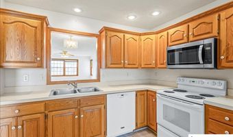 803 Clearwater Cir, Beatrice, NE 68310