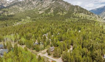 9 PINE St, Alpine, WY 83128