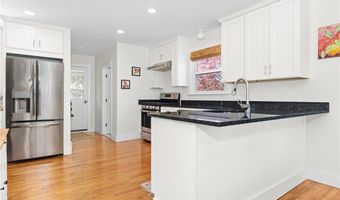 92 Franklin St, Bristol, RI 02809
