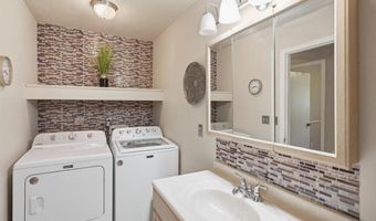 7207 Foxridge Cir #D-4, Anchorage, AK 99518