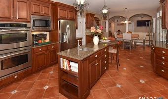5 Biltmore Ct, Avon, CT 06001