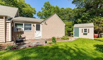 1 Joann Dr, Barrington, RI 02806