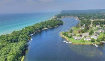 16890 Valley Wood Ct, Arcadia, MI 49613