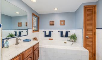 340 W Lakeshore Dr, Alloway, NJ 07422
