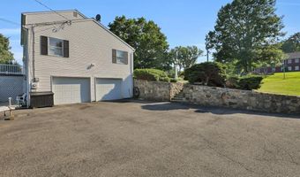 1 E Gate Rd, Danbury, CT 06811
