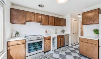 1763 S HAYES St 2, Arlington, VA 22202