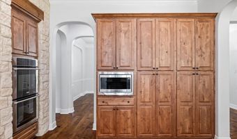 402 N Parkway Dr, Alvarado, TX 76009