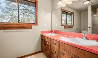 62255 Wallace Rd, Bend, OR 97701