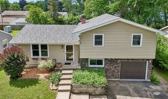 523 Maplewood Dr, Antioch, IL 60002