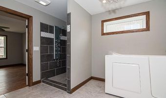 6042 Seven Springs Dr, Asbury, IA 52002