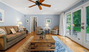 17 Greyledge Dr, Albany, NY 12211