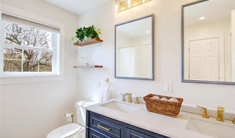 7 Court Ave, Barrington, RI 02806