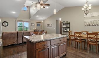 623 Autumn Dr, Altoona, WI 54720