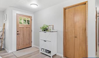 2832 Oak Grove Dr NW, Albany, OR 97321