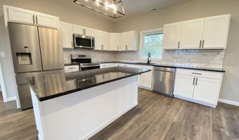 10 Trinton Ave, Bedford, IN 47421