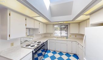 801 BROOKHAVEN Dr, Brookings, OR 97415