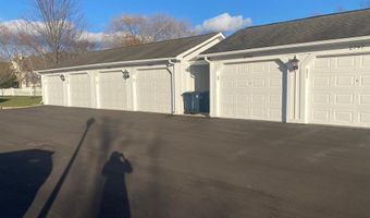 2822 S Knightsbridge Cir, Ann Arbor, MI 48105