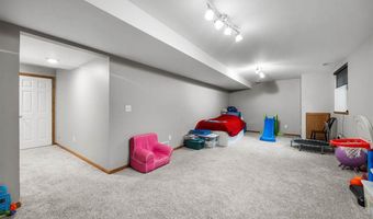 1005 Twilight Dr, North Liberty, IA 52317