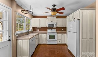 150 Lakeshore Dr, Asheville, NC 28804