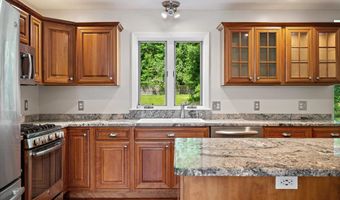54 Trillium Trl, Bangor, ME 04401