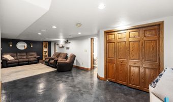 201 S 5th Ave, Brandon, SD 57005