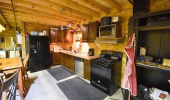 5557 Schuetz Ln, Alhambra, IL 62001
