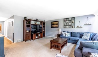 63 Hunters Ln, Amherst, NY 14221