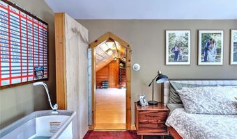 10 Narrow Ln, Charlestown, RI 02813