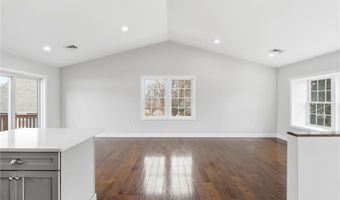 29 Calumet Ave, Johnston, RI 02919