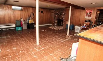 7 Smithfield Dr, Middletown, RI 02842
