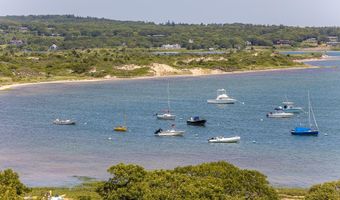 7 Clay Pit Ln, Aquinnah, MA 02535