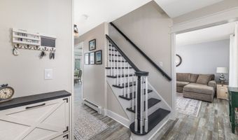 8 E Gate Dr, Alloway, NJ 07418