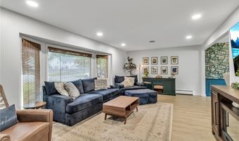 169 Chestnut Hill Ln S, Amherst, NY 14221