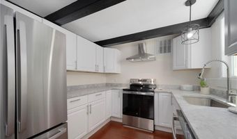 69 Overlook Dr, Warwick, RI 02818