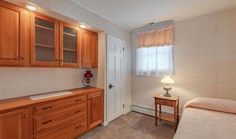 35 Maple Ave, Villas, NJ 08251