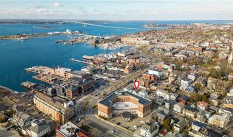8 Franklin St 3, Newport, RI 02840