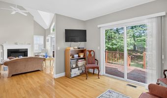4 Hollyhock Knoll Ct 4, Bourne, MA 02532