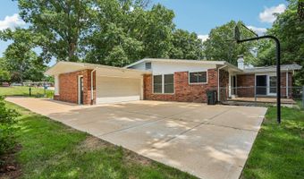 318 Algonquin Dr, Ballwin, MO 63011
