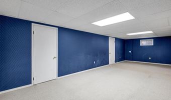 1115 Dutch Mill Dr, Ballwin, MO 63011