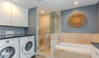 21 Crestwood Rd, Warwick, RI 02886