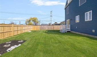 11 Gunning Ct, Middletown, RI 02842