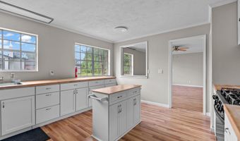 320 Brobston St, Baxley, GA 31513