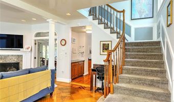 247 Oaklawn Ave, Cranston, RI 02920