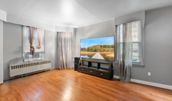 67 Elm St, Andover, NJ 07801