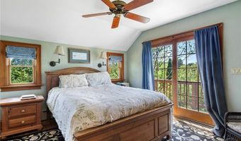 201 Paradise Ave, Middletown, RI 02842